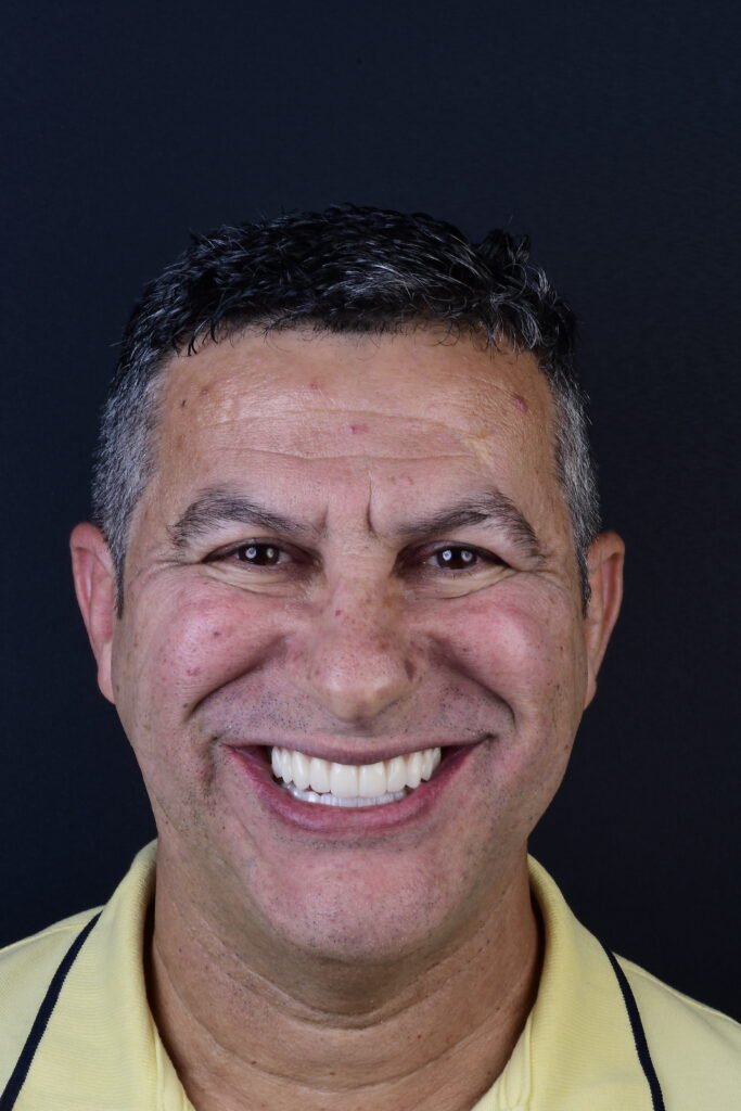 Retrato de homem sorrindo