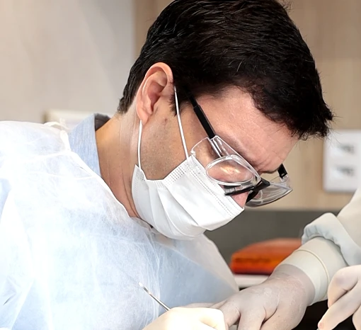 Sedação endovenosa em consultório odontológico: paciente tranquilo durante o procedimento