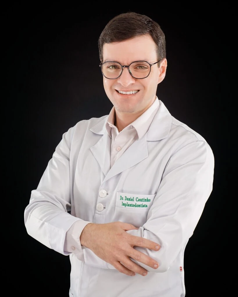 Implante dentário com Dr. Daniel Coutinho: tecnologia e acompanhamento próximo